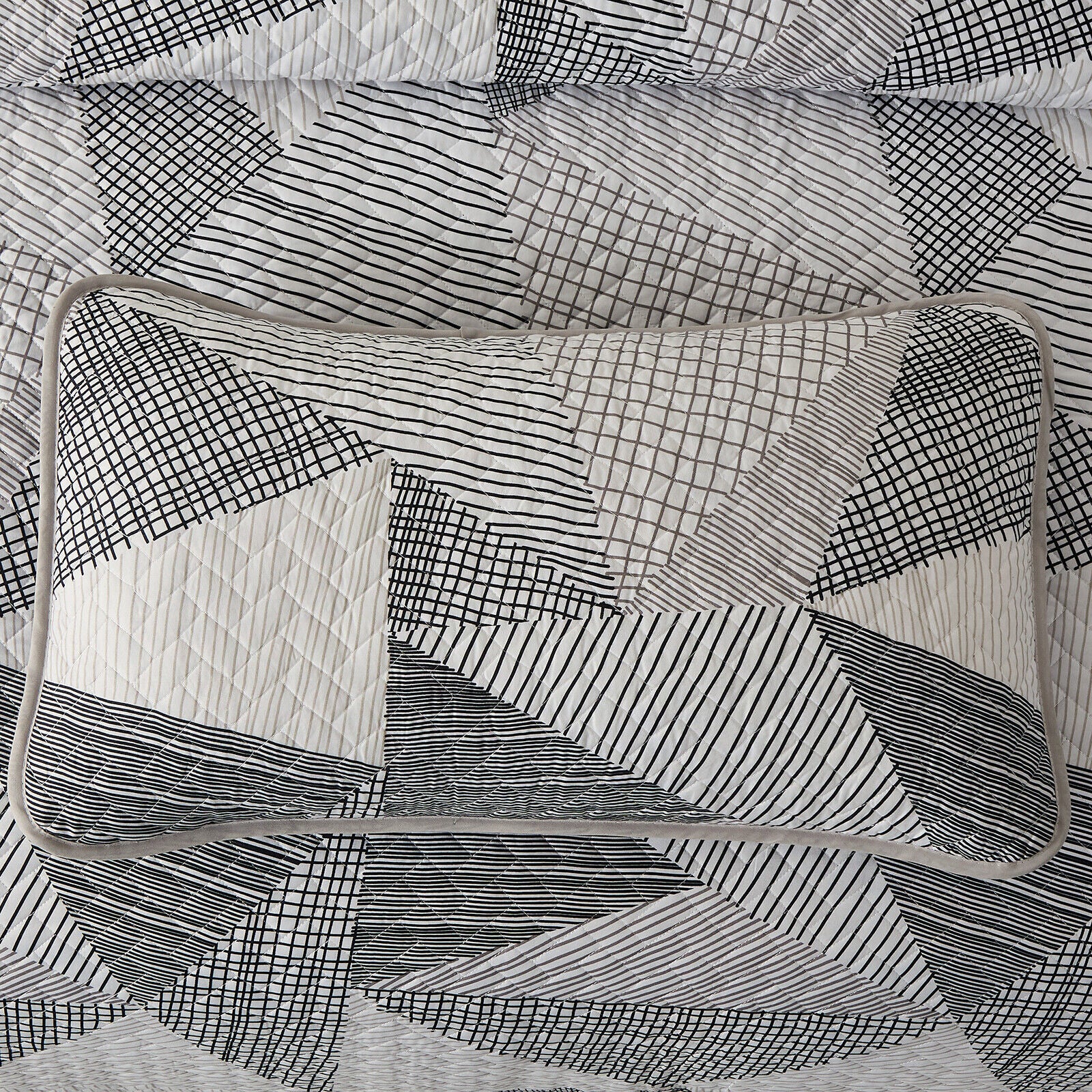 Charming urban pattern 3 Pc Bedspread & Pillow Cover Set in black and white geometric design for bedroom bedding by Bedzy