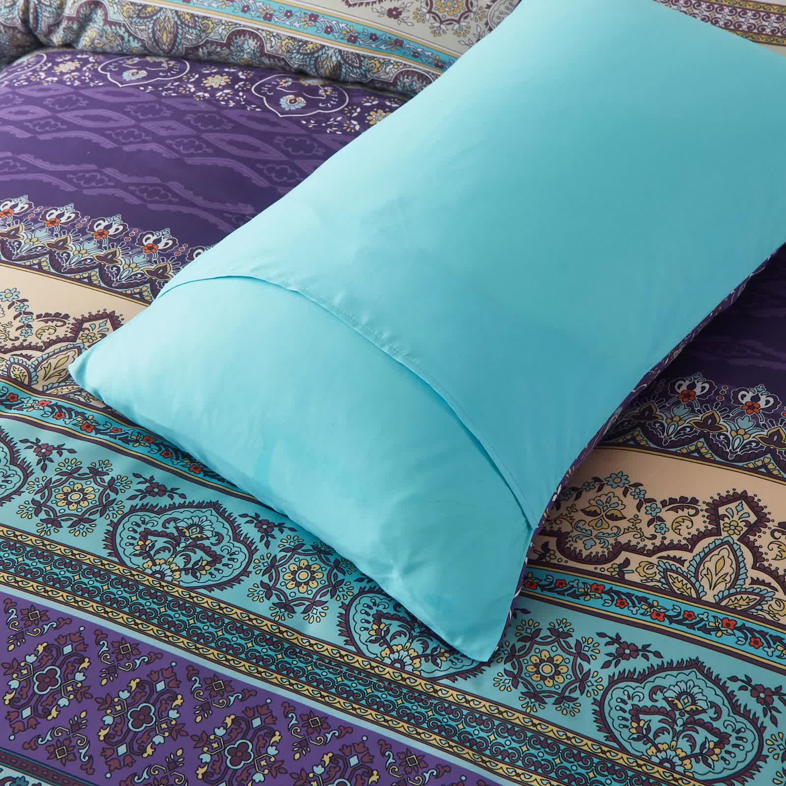 Boho Glow Teal Bedding – 3‑Piece Comforter Set for Relaxed Spaces featuring patterned comforter and solid teal pillowcase close-up