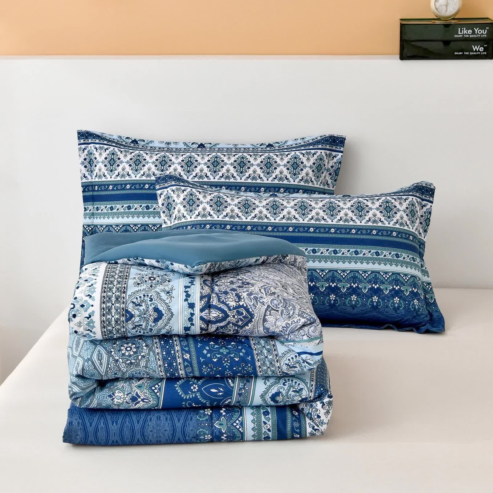 Boho Vibes blue Bedding Set – 3‑Piece Comforter & Pillow Covers with patterned blue comforter and matching pillowcases on bed