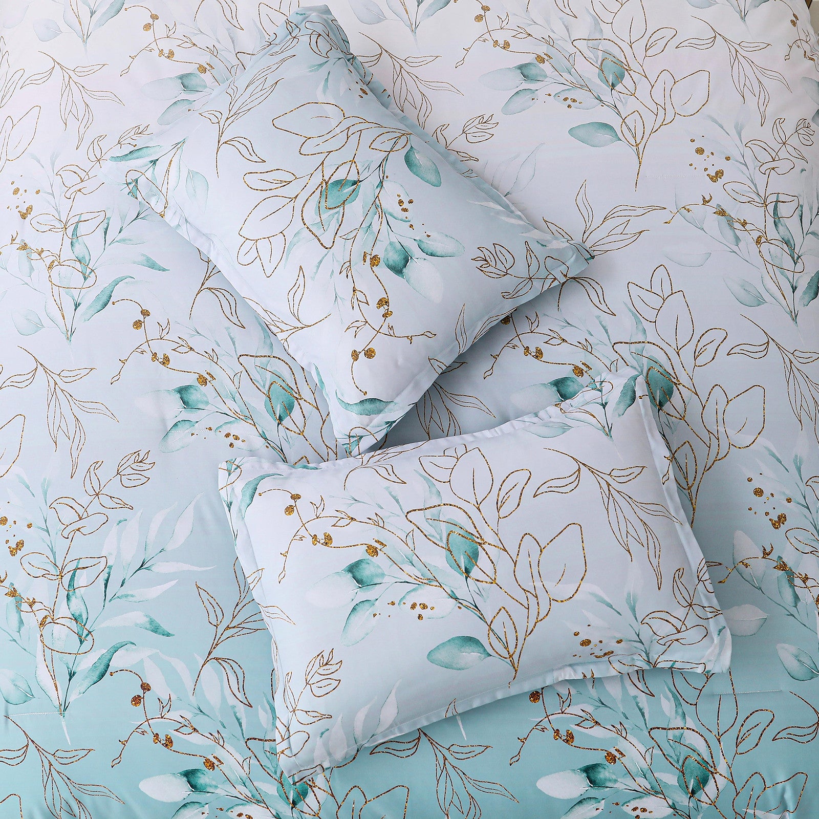 Soft Floral Leaf Comforter Set, King Size, Quilted Cozy Bedding with Pillowcases in soft blue and white floral pattern