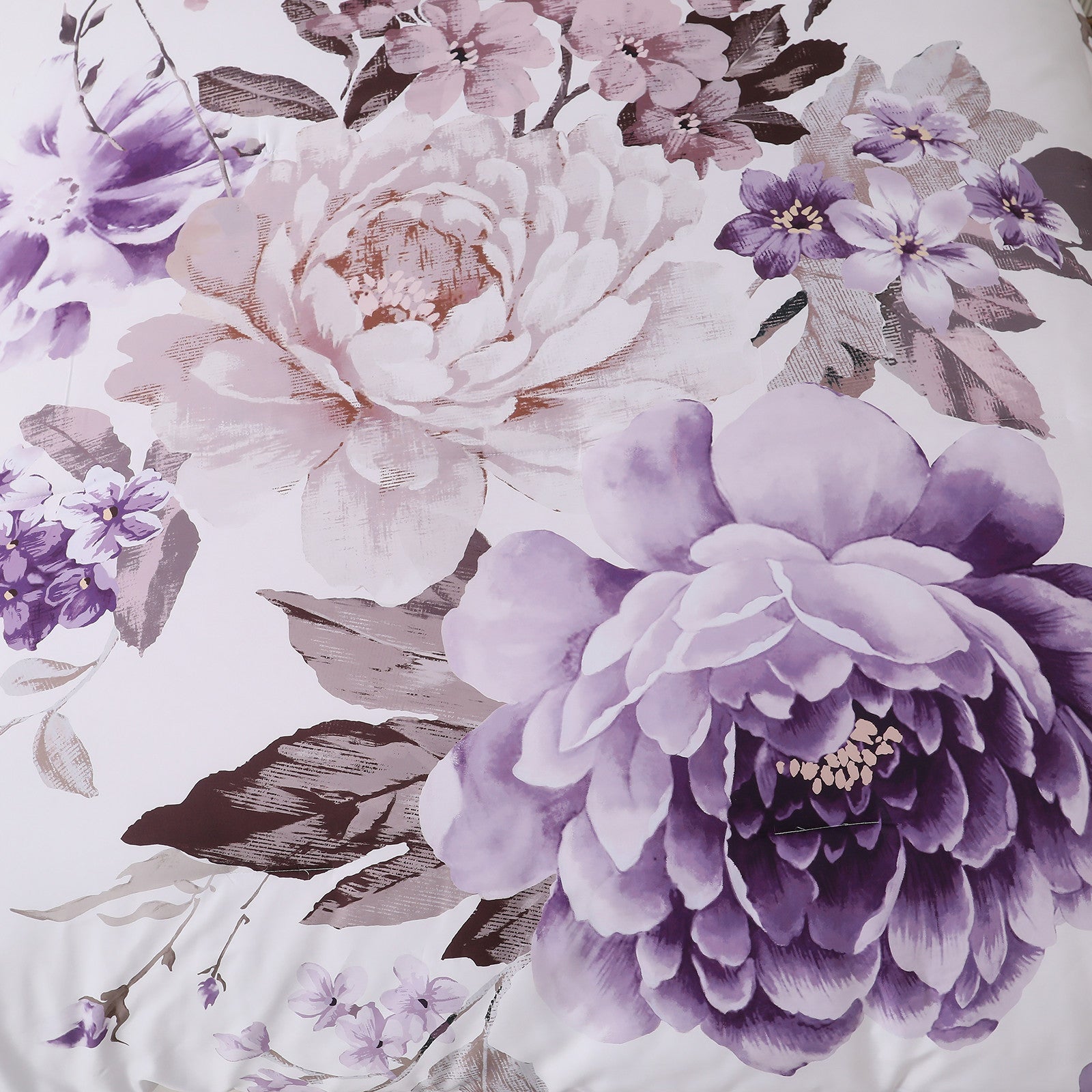 Elegant Floral Comforter Set, King Size, Warm Quilted Bedding with Pillowcases featuring soft purple and beige floral design close-up