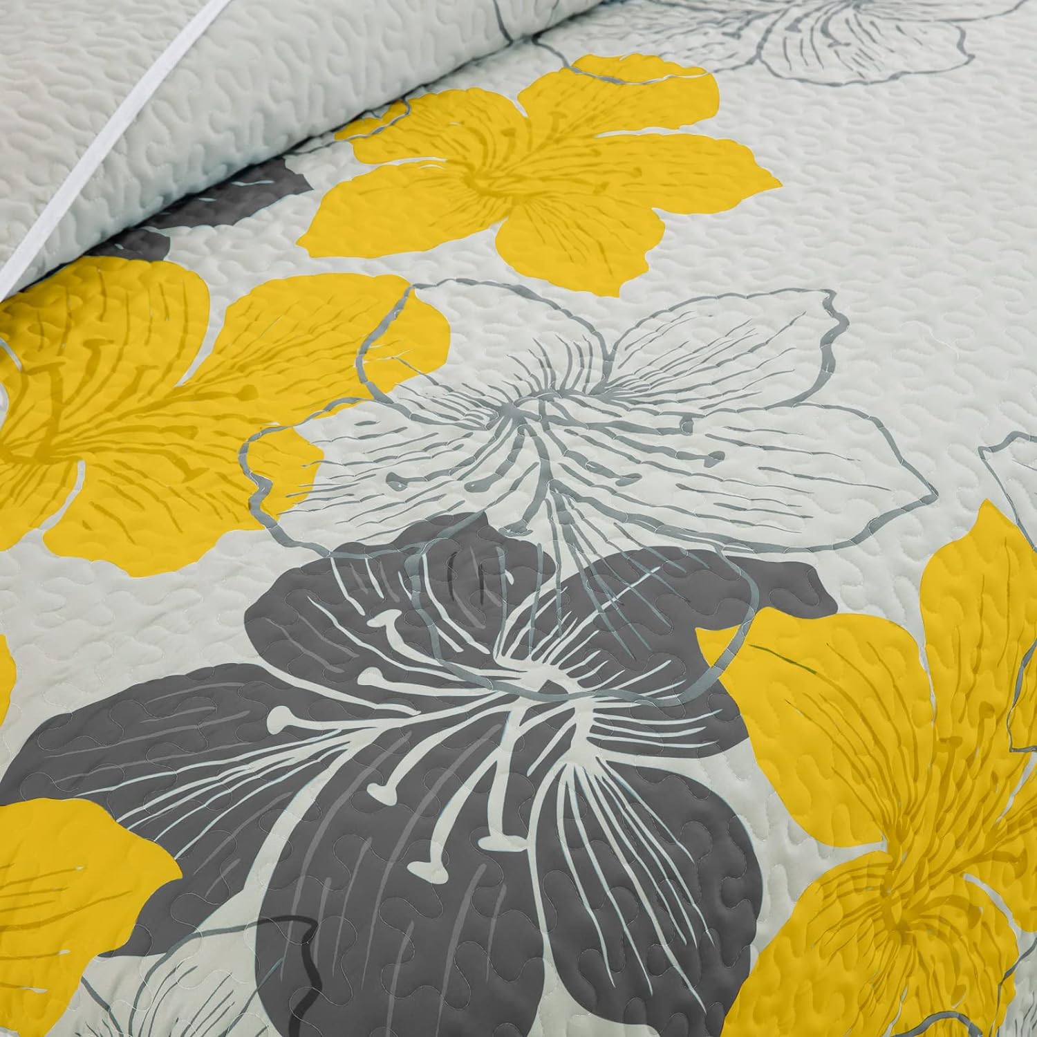Delicate Quilted Coverlet and Pillowcases Set: Soft Touch for a Restful Night - Queen size with yellow and gray floral pattern