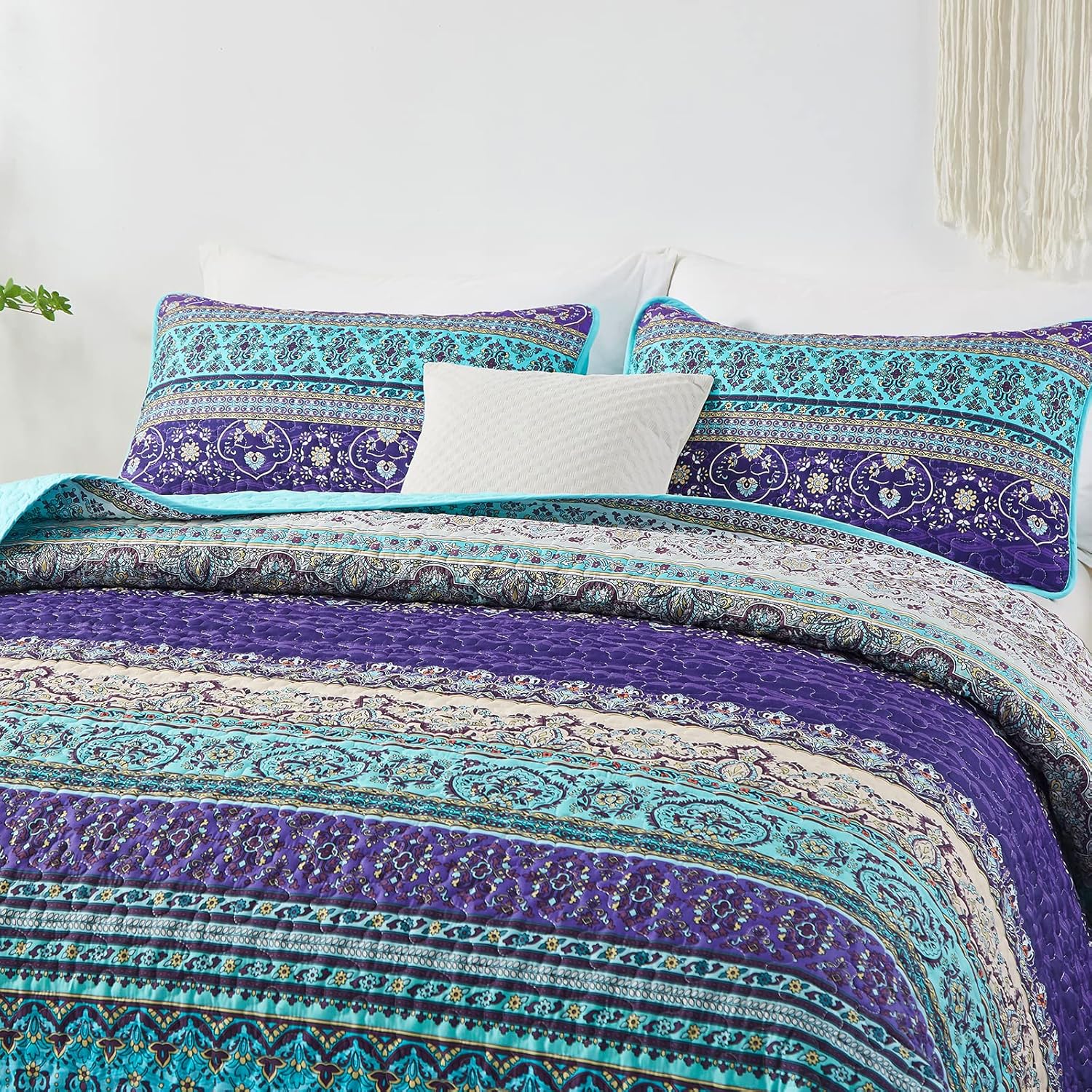 Tranquil Quilted coverlet and pillowcovers set: Perfect for Relaxation - Queen size with patterned blue and purple bedding on bed