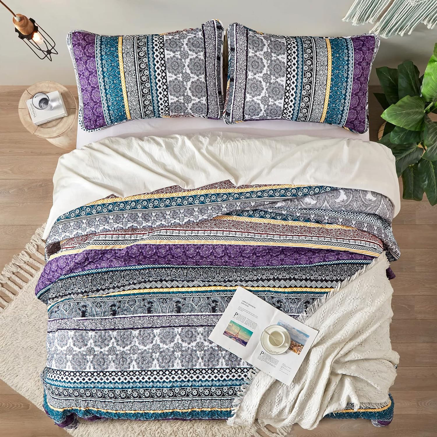 Aesthetic Quilted Bedspread and Pillowcases Set: Unify Your Bedroom's Look - Queen size with patterned quilt and pillowcases on bed