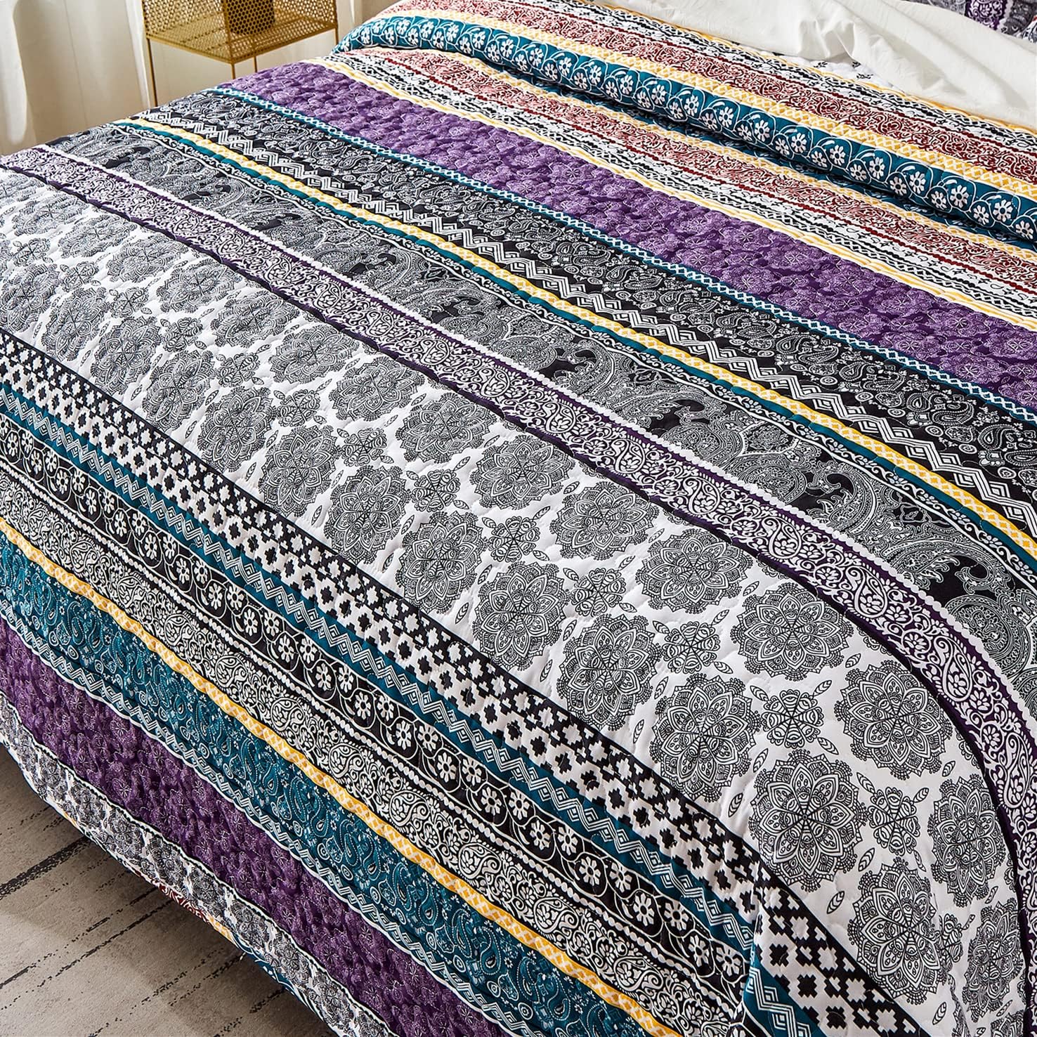 Aesthetic Quilted Bedspread and Pillowcases Set: Unify Your Bedroom's Look - Queen size with patterned stripes on bed