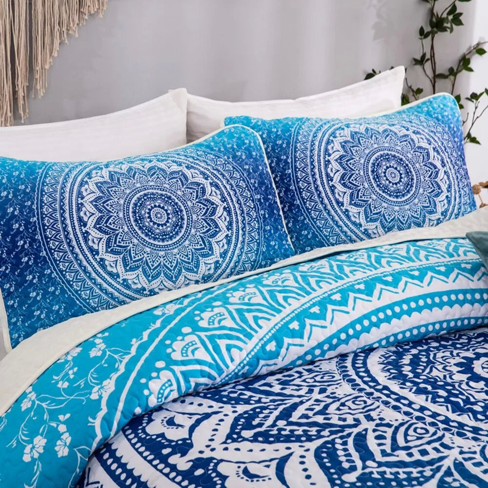 Xciting Quilted bedspread and pillowcovers set: Add Some Fun - Queen size with blue patterned quilt and matching pillows on bed