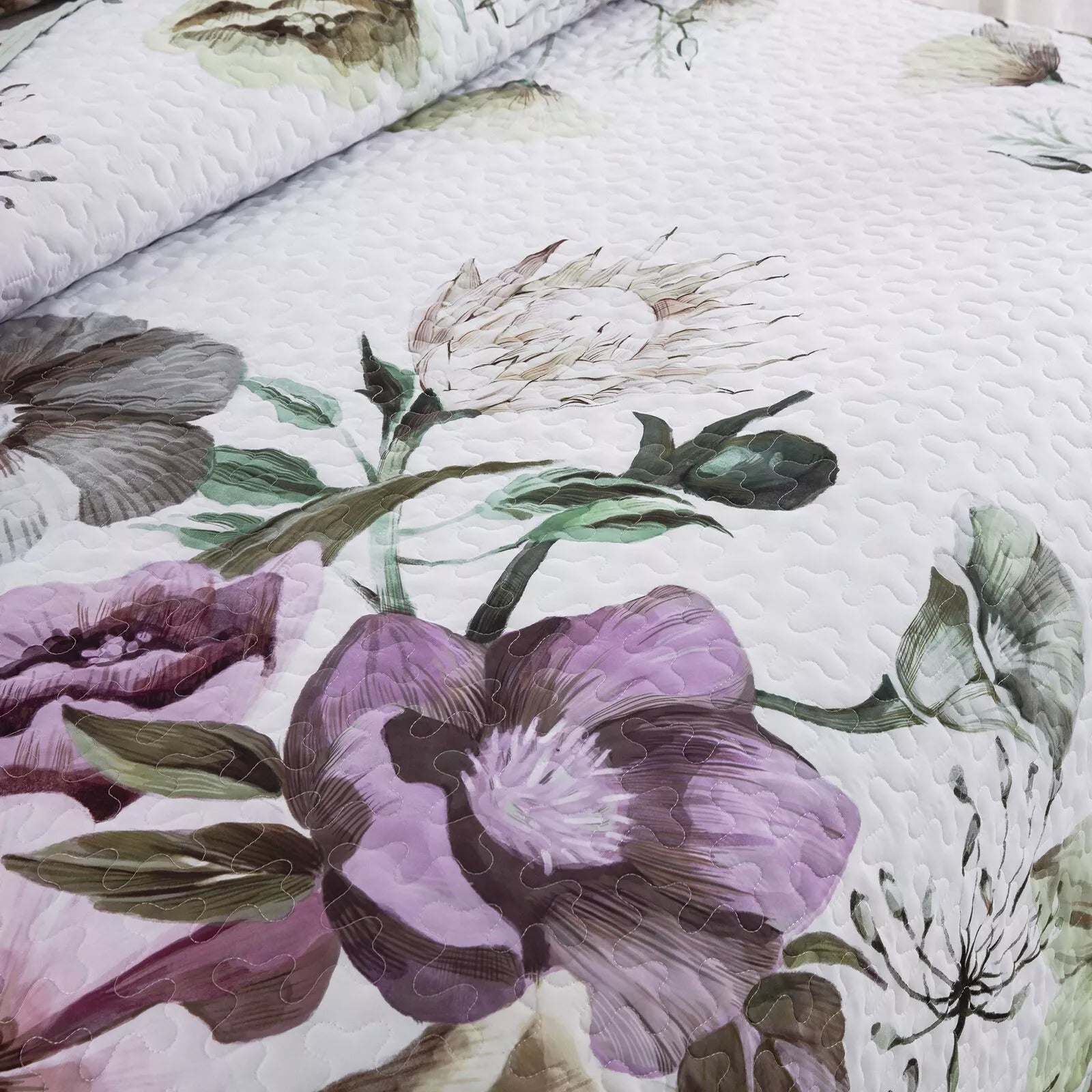 Deluxe Quilted Bedspread and Pillowcases Set: Infuse Your Bedroom with Style - Queen size with floral pattern and quilted texture