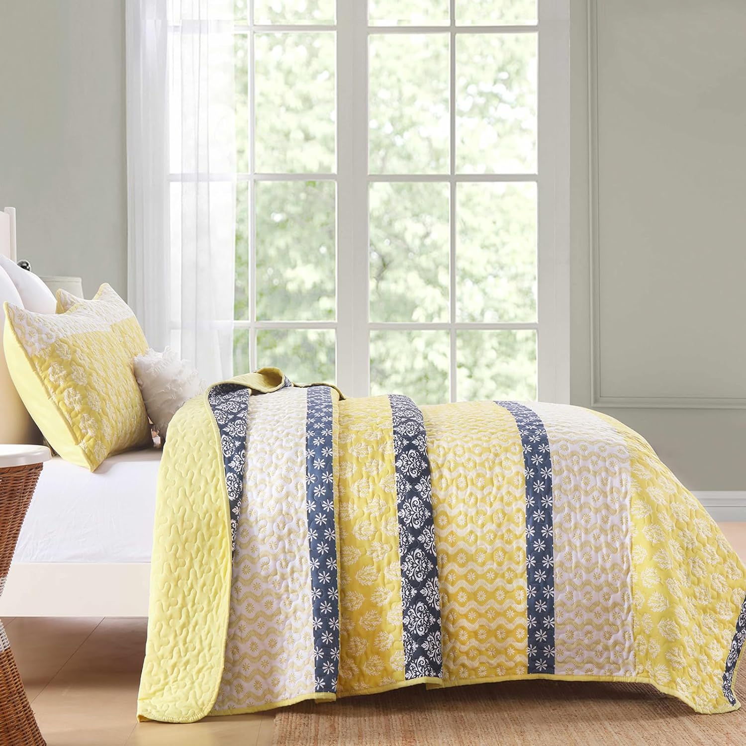 Ornate Quilted coverlet and pillowcovers set: Embellished Beauty - Queen size