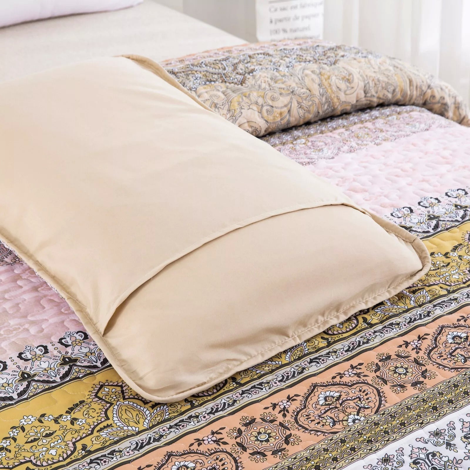 Crafted Quilted Bedspread and Pillowcases Set: A Testament to Skilled Craftsmanship - Queen size with intricate pattern and pillow on bed.