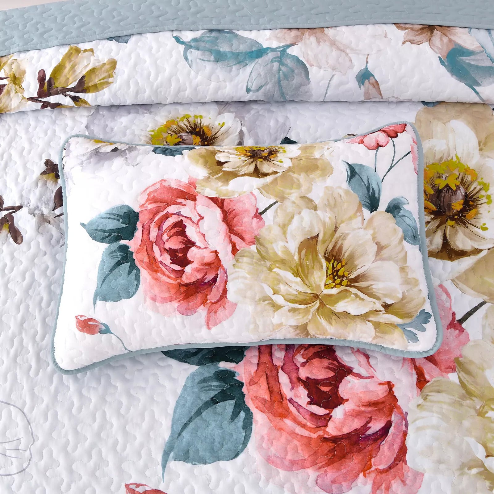 Vibrant Quilted Bedspread and Pillowcases Set: Add Color and Comfort to Your Space - Queen size with floral quilted design