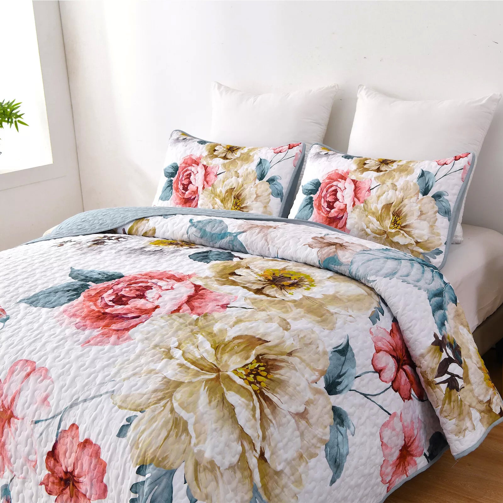 Vibrant Quilted Bedspread and Pillowcases Set: Add Color and Comfort to Your Space - Queen size with floral design on bedzy bed