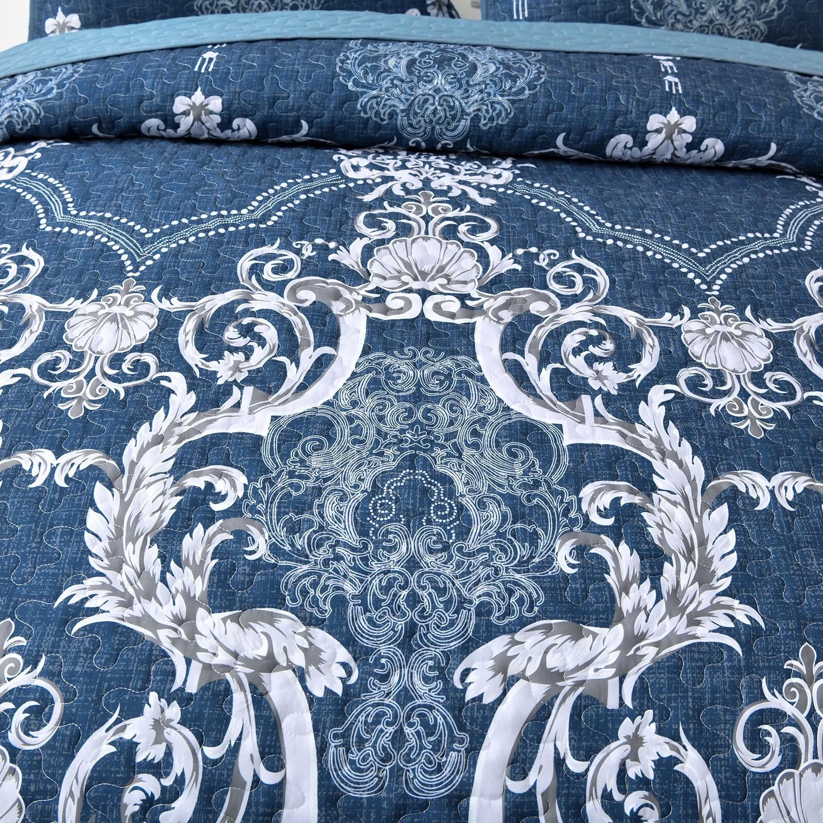 Alluring Quilted bedspread and pillowcovers set: Luxurious Bedroom Addition - Queen size with ornate blue and white pattern