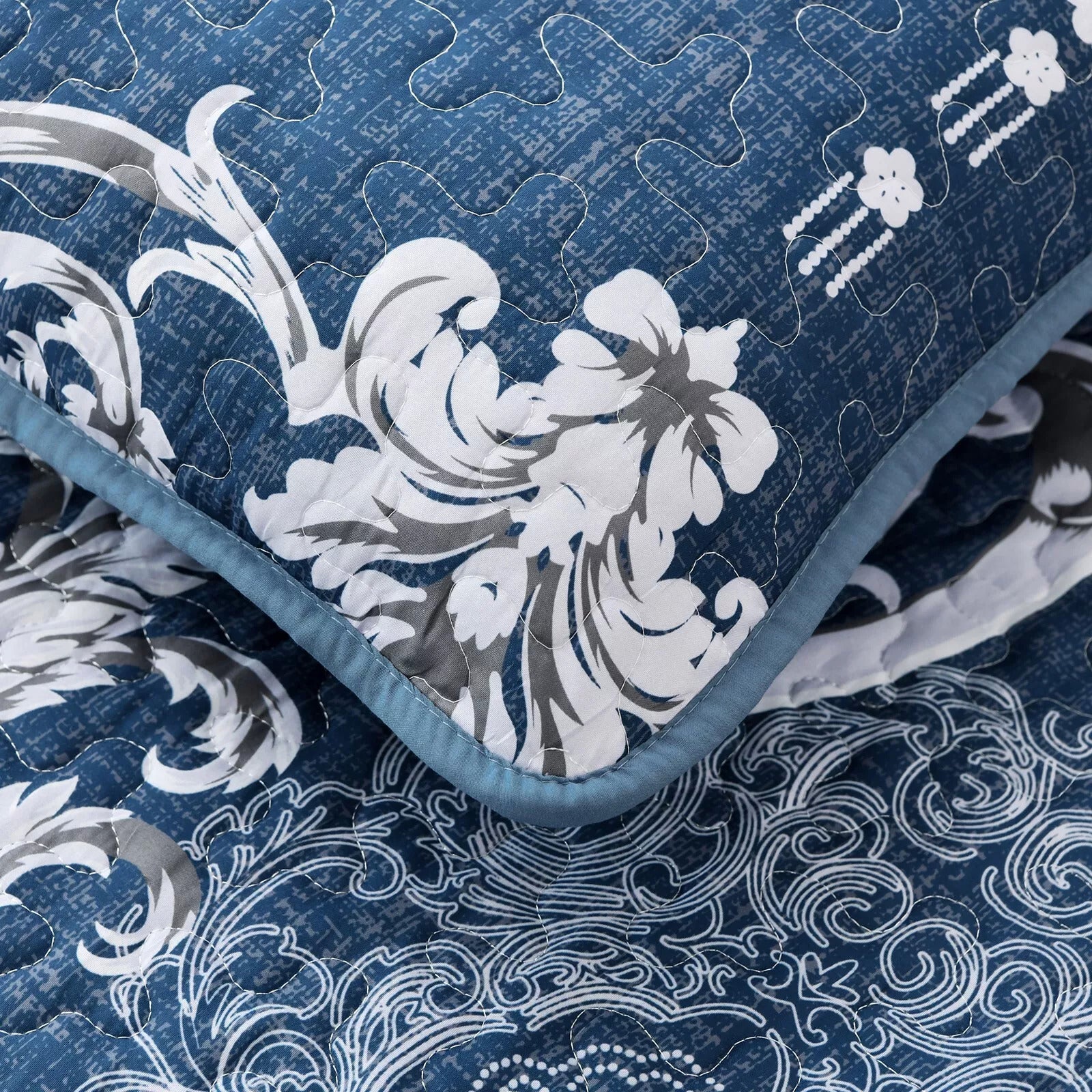 Alluring Quilted bedspread and pillowcovers set: Luxurious Bedroom Addition - Queen size with blue floral quilted design