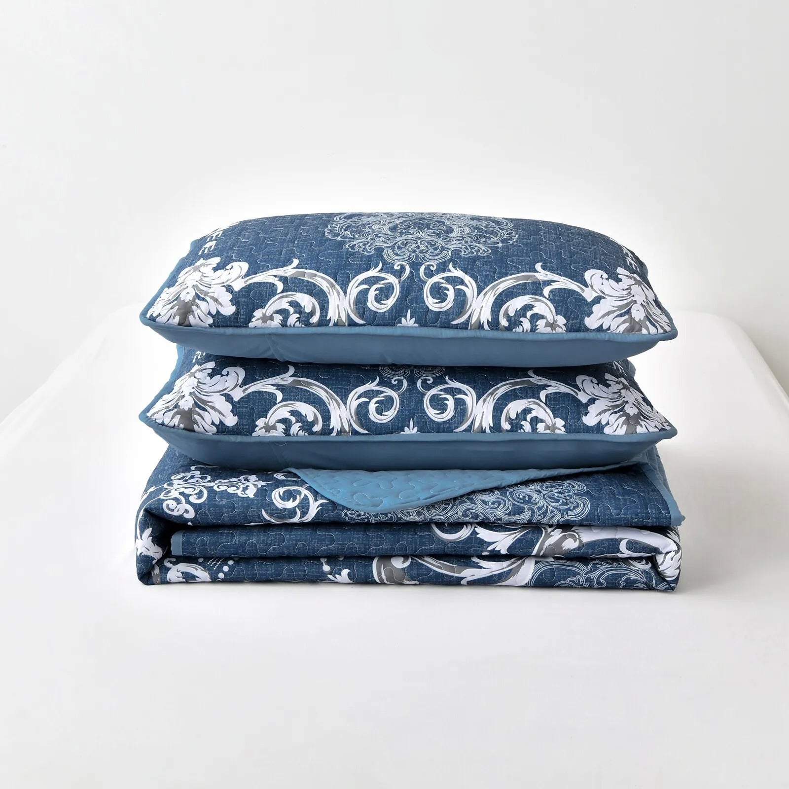 Alluring Quilted bedspread and pillowcovers set: Luxurious Bedroom Addition - Queen size with blue and white intricate pattern