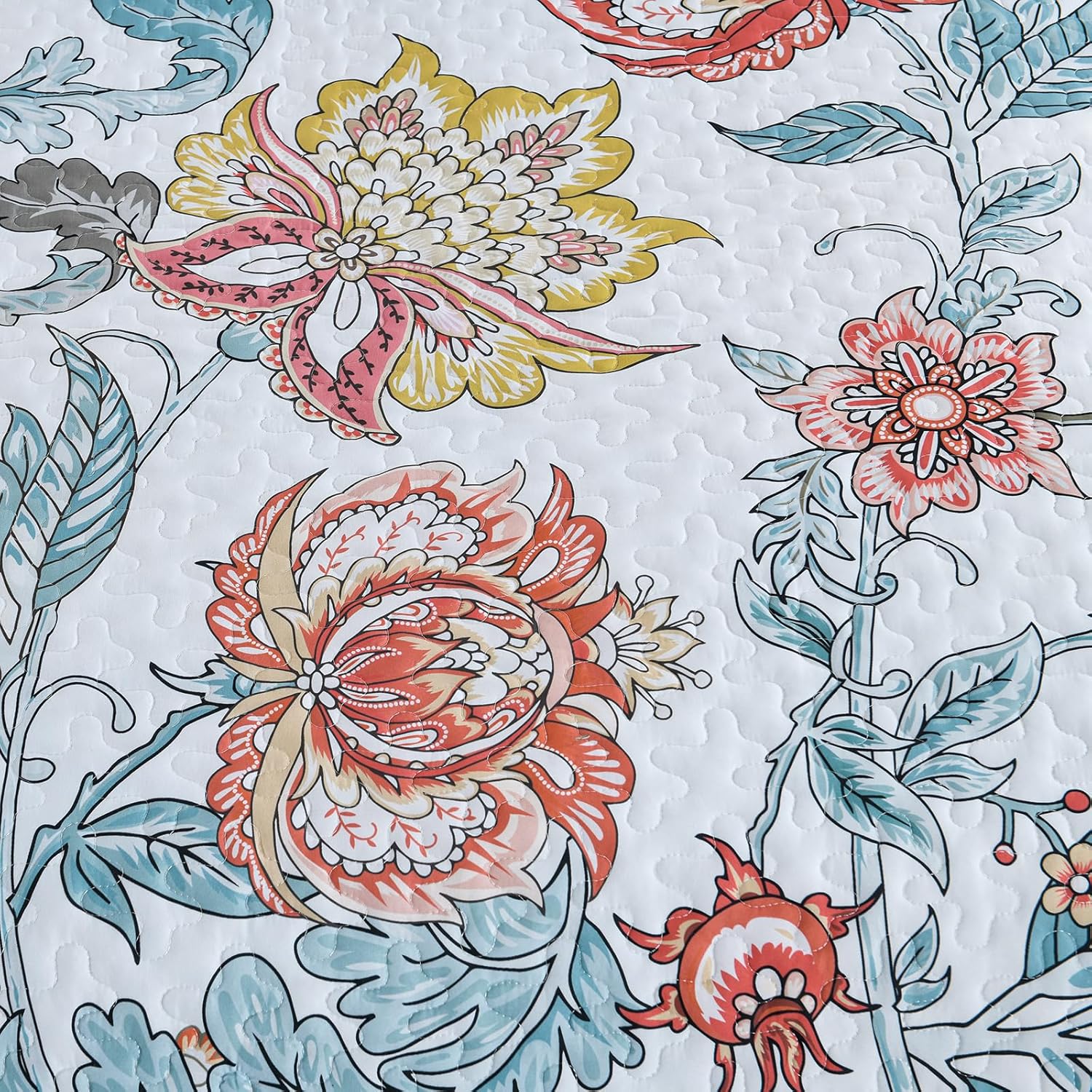 Close-up of Jazzy Quilted bedspread and pillowcovers set: Express Your Personality - Queen size with floral pattern and stitching detail
