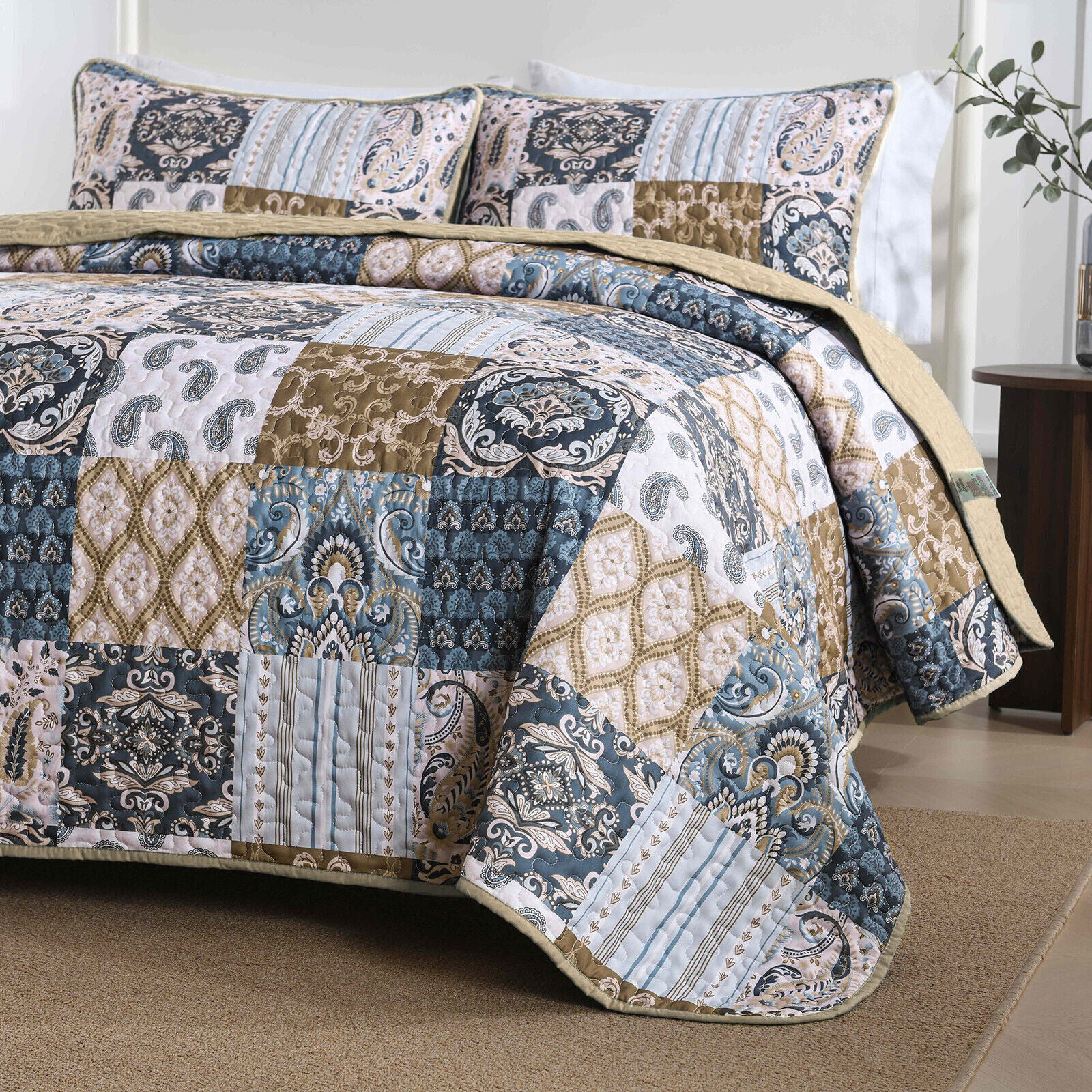 Retro Charm Queen Bedspread Set with Bold Checkered Design featuring patterned quilt and matching pillow shams on bedzy bedroom setup