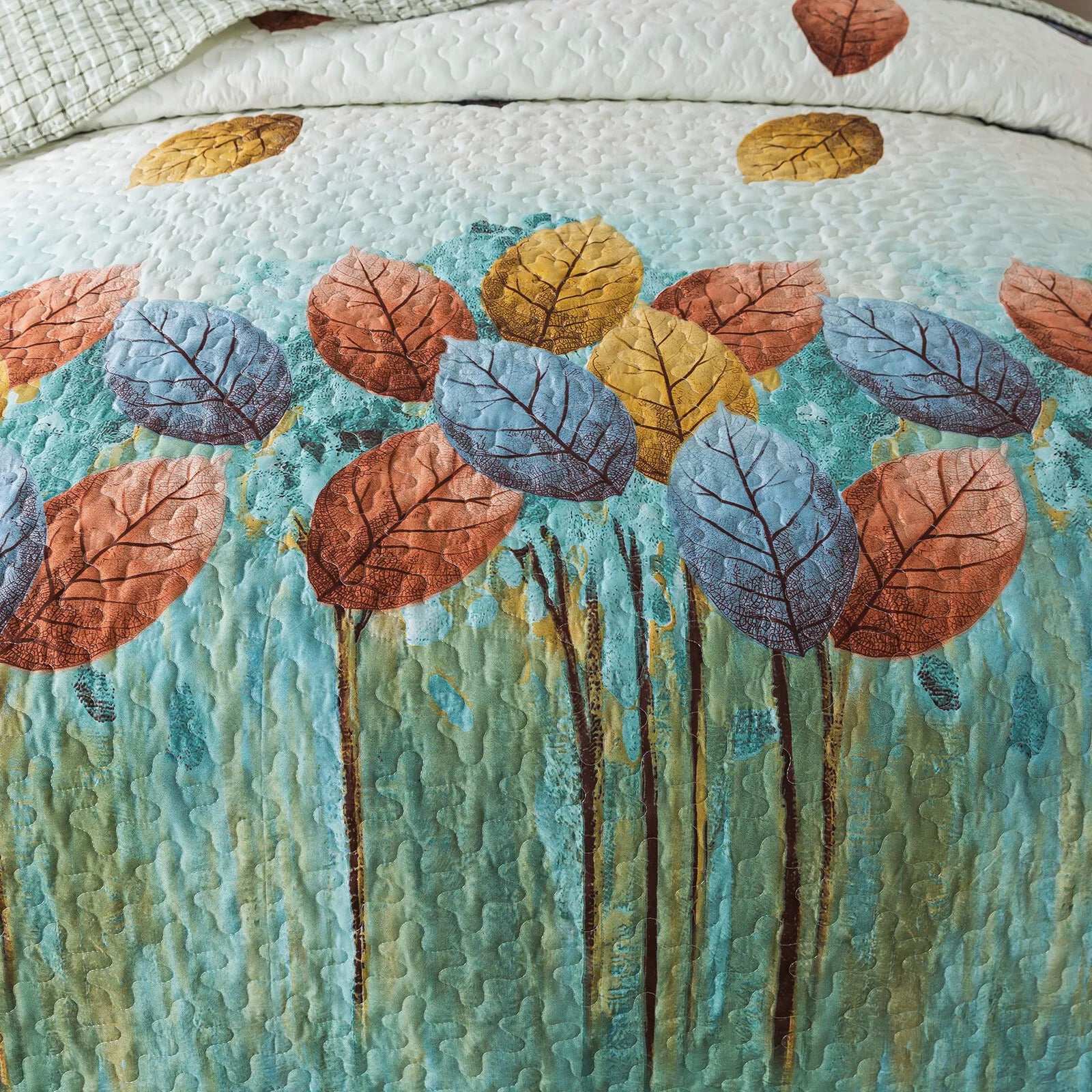 Majestic Quilted bedspread and pillowcovers set: Enhance Your Sleep Experience - Queen size with colorful leaf pattern and textured quilting