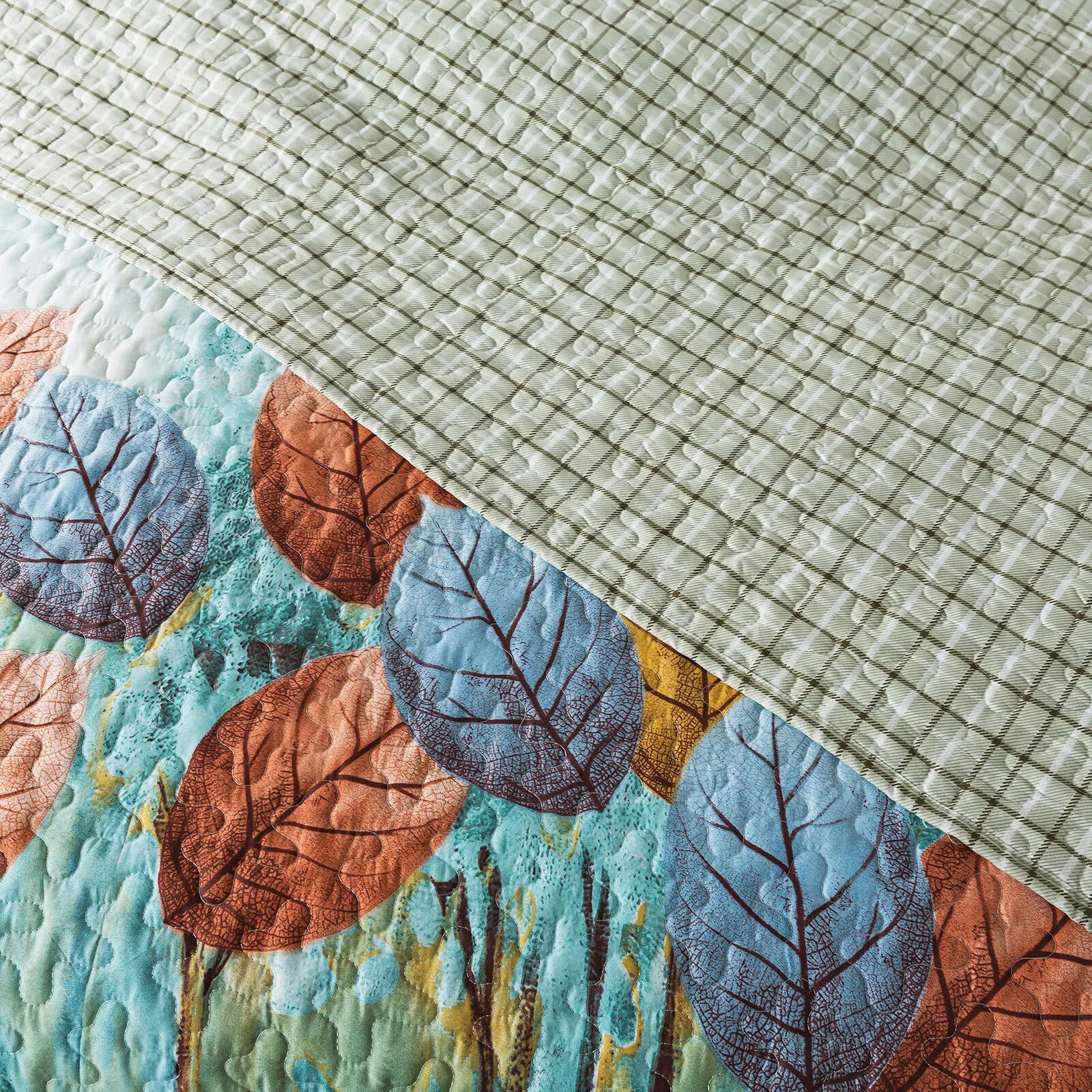 Majestic Quilted bedspread and pillowcovers set: Enhance Your Sleep Experience - Queen size with reversible leaf pattern quilt design
