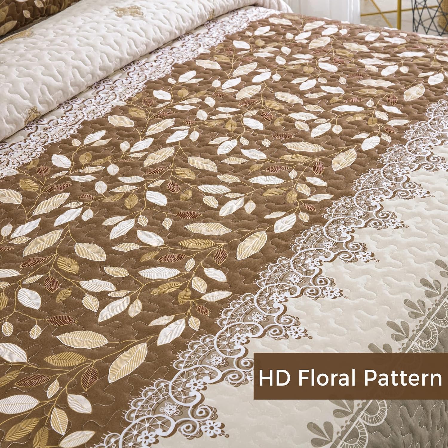 Sophisticated Quilted Bedspread and Pillowcases Set: Exquisite Design and Comfort - Queen size with floral pattern and lace-like border