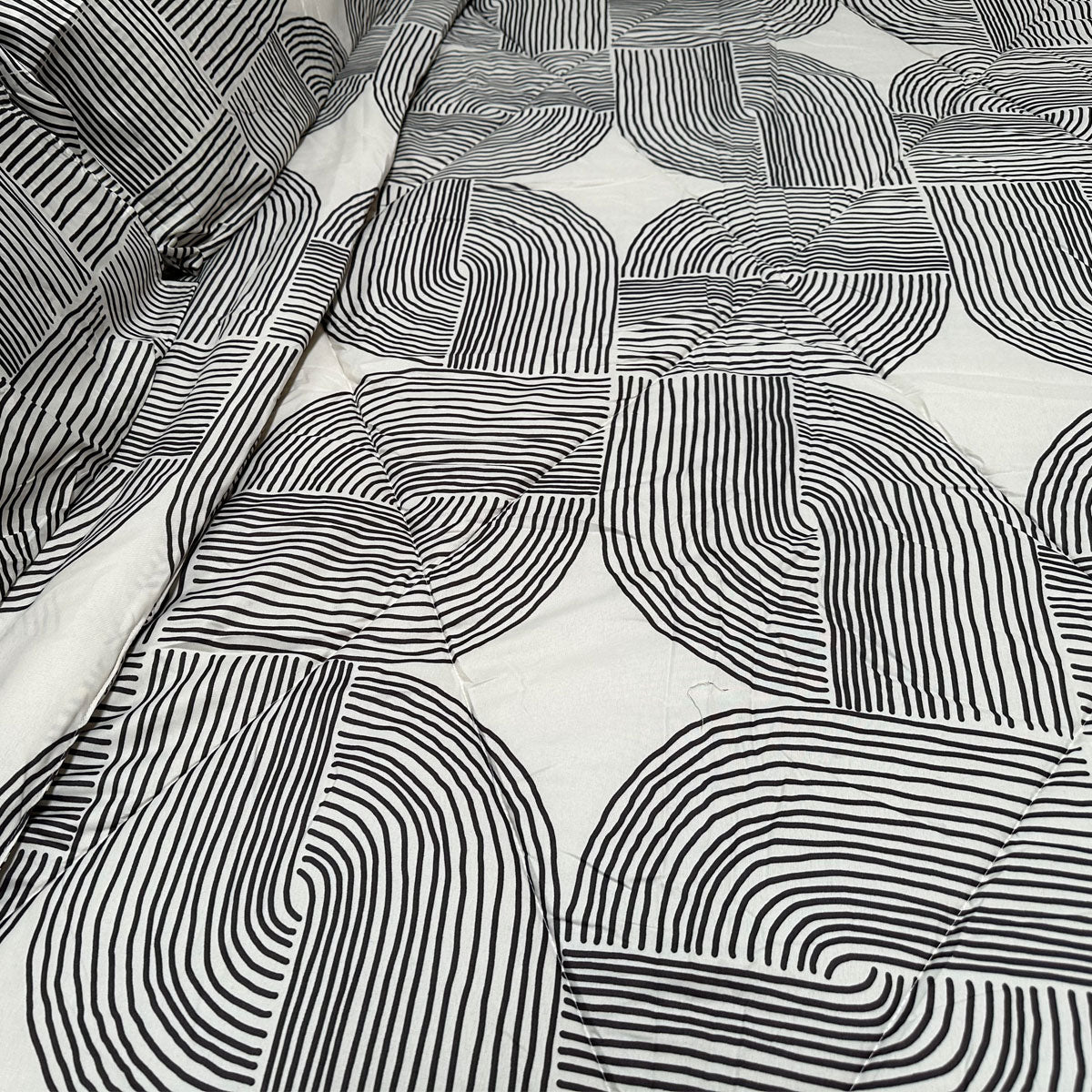 Hotel Living 3 Pce Light Weight Comforter Set Queen/King Oscar Curves - Home & Garden > Bedding - Bedzy Australia