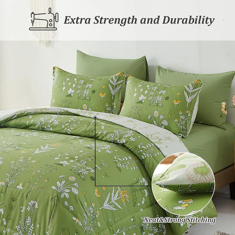Vintage Delicate green bloom 3 Pc Comforter & Pillow Cover Set with floral pattern and strong stitching on bedzy bed