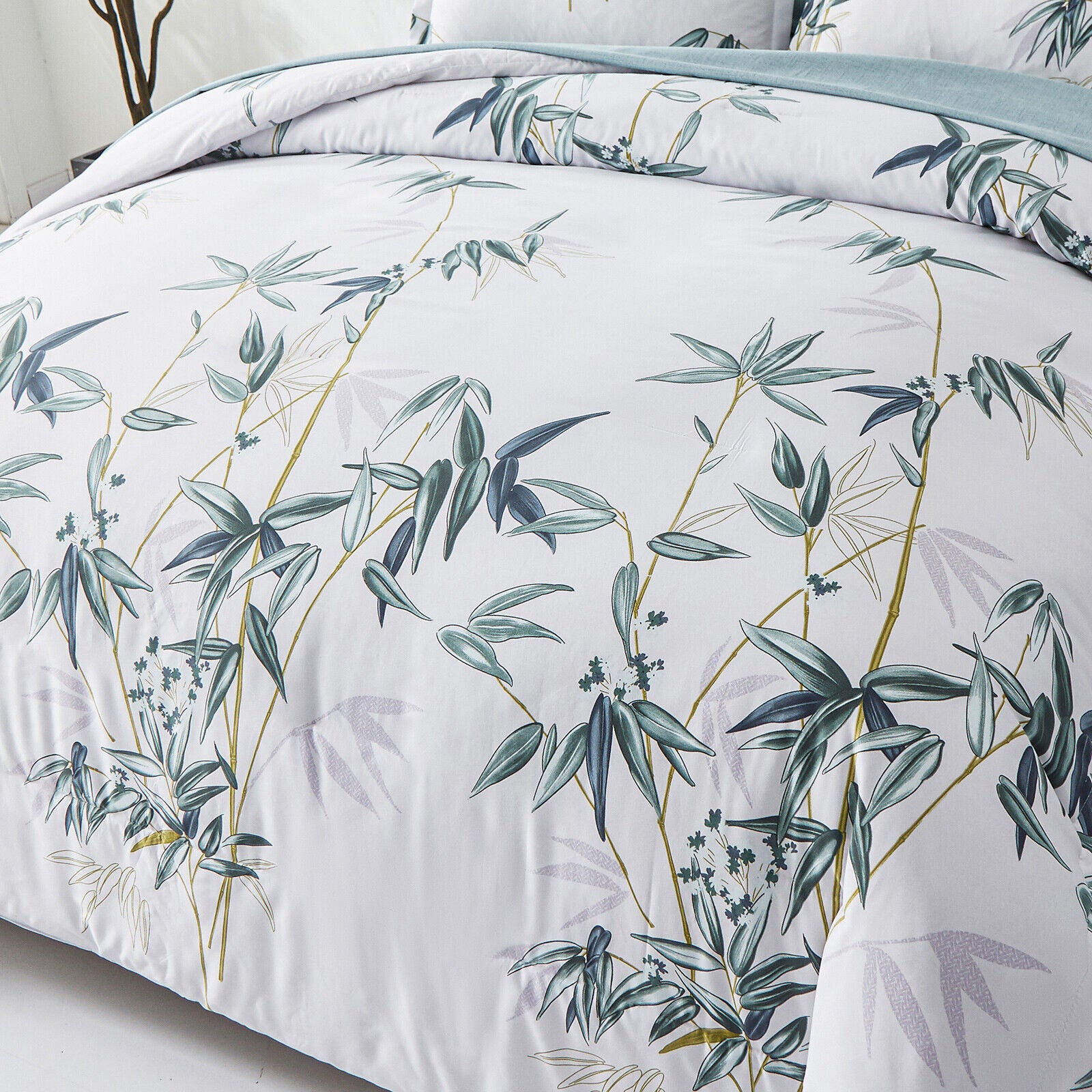 Floral Leaves Comforter Set, King Size, Quilted Bedding with Pillowcases featuring green leaf pattern on white background in bedroom setting