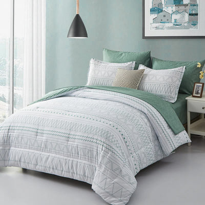 Boho Vibes Bedding Set – 3‑Piece Comforter & Pillow Covers with geometric patterns in a modern bedroom setting