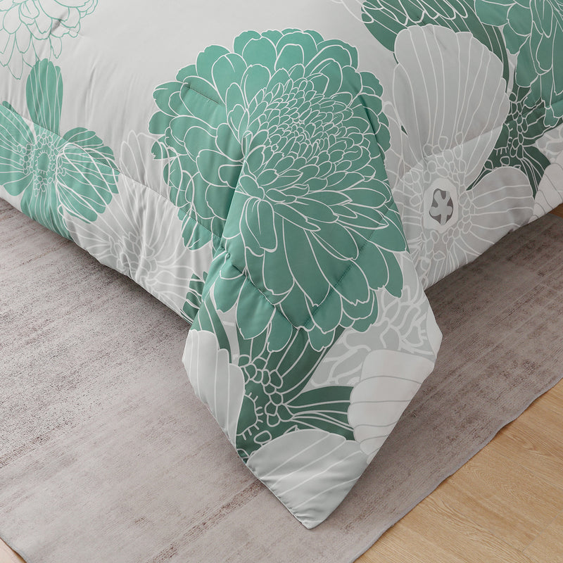 Floral Winter Comforter Set, King Size, Ultra-Soft Quilted Bedding with Pillowcases featuring green floral pattern on light background