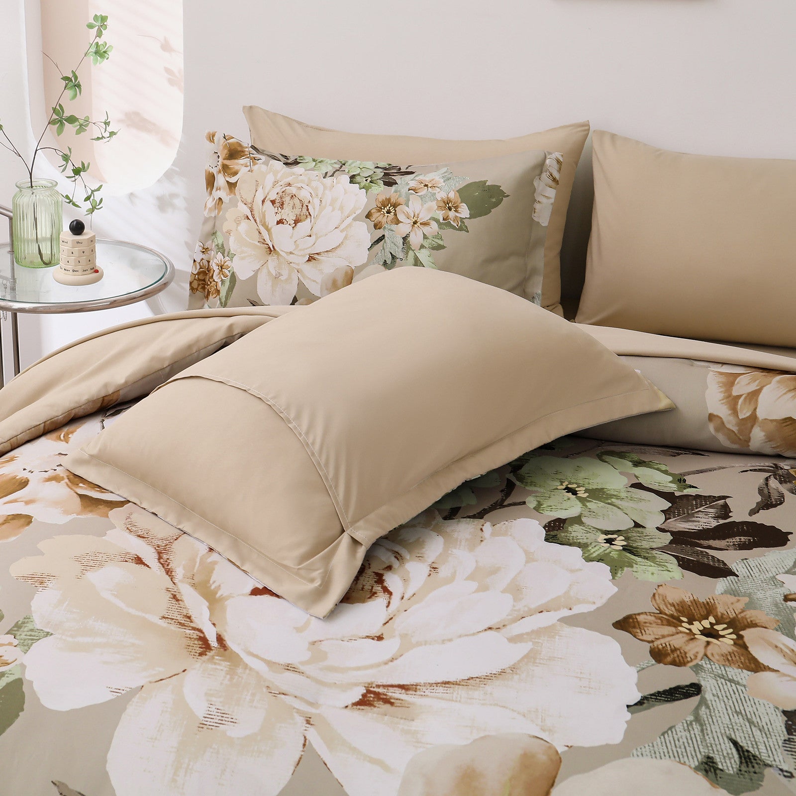 Cozy Floral Comforter Set, King Size, Quilted Warm Bedding with Pillowcases featuring large floral patterns and solid beige pillow covers