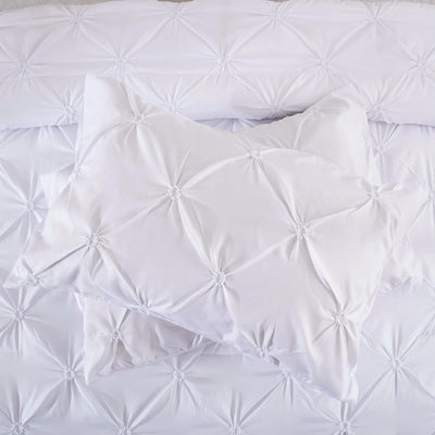 Minimal Mood white Comforter Collection – Modern 3‑Piece Set featuring textured white comforter and matching pillow on bedzy bedding.