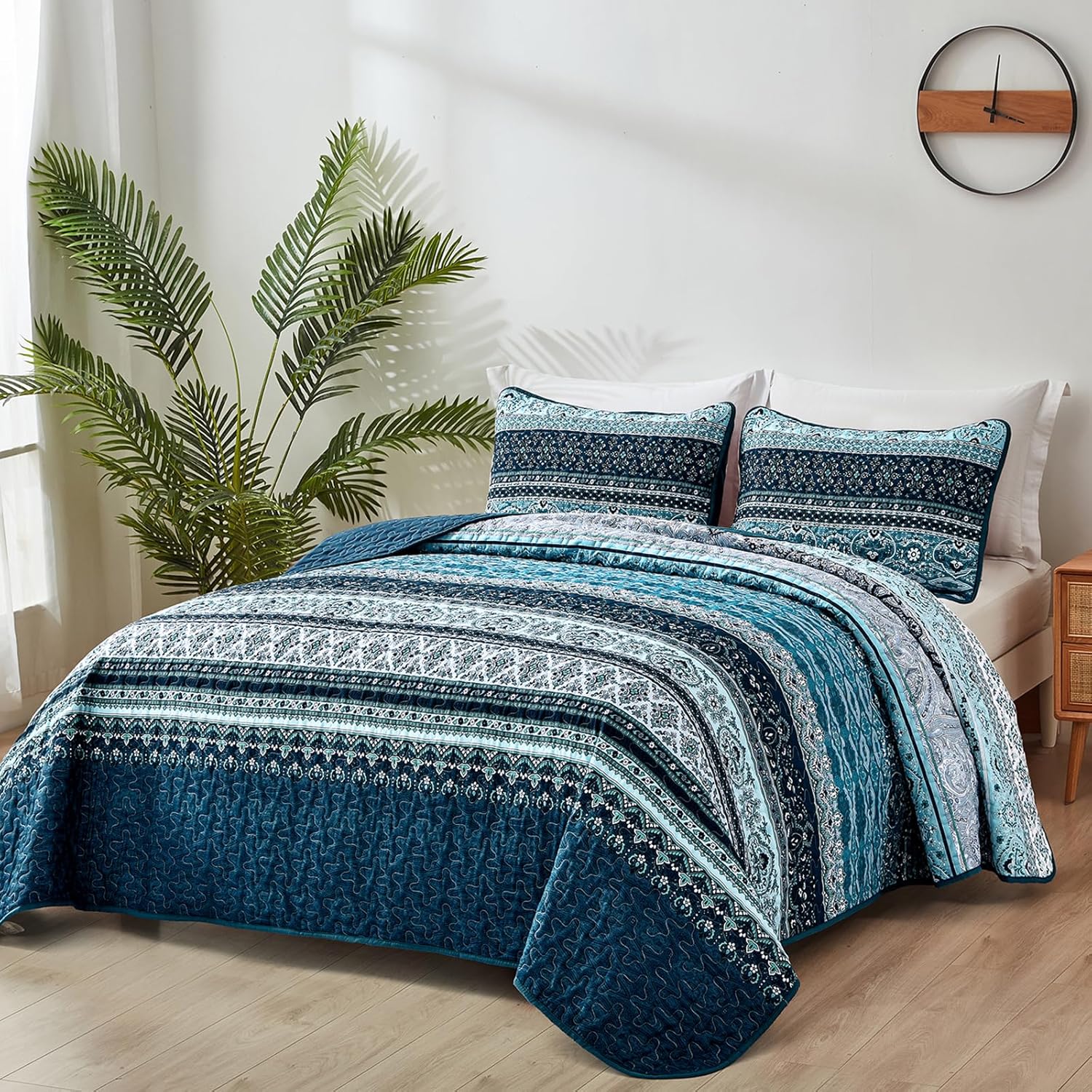 Opalescent Quilted coverlet and pillowcovers set: Shimmering Beauty - Queen size