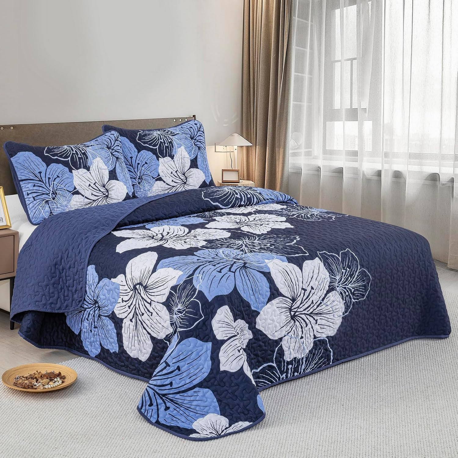 Lavish Quilted Coverlet and Pillowcases Set: Luxurious Comfort for Your Bed - Queen size-2