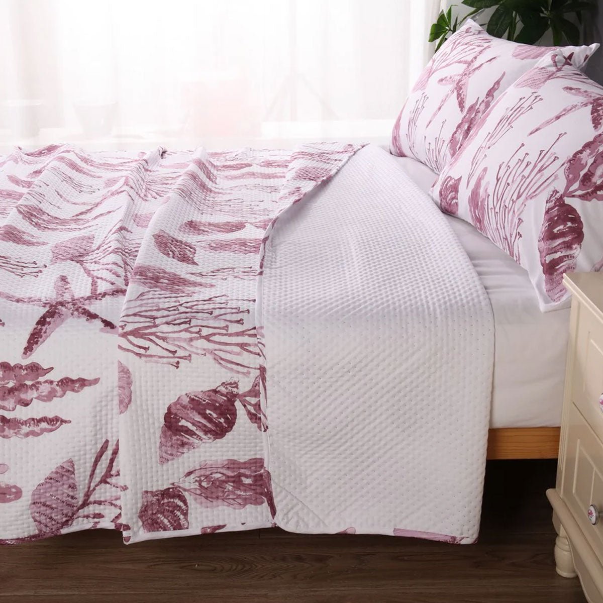 Coast Pink 3 Pcs Bamboo Blend Ultrosonic Reversible Comforter Set King - Home & Garden > Bathroom Accessories - Bedzy Australia