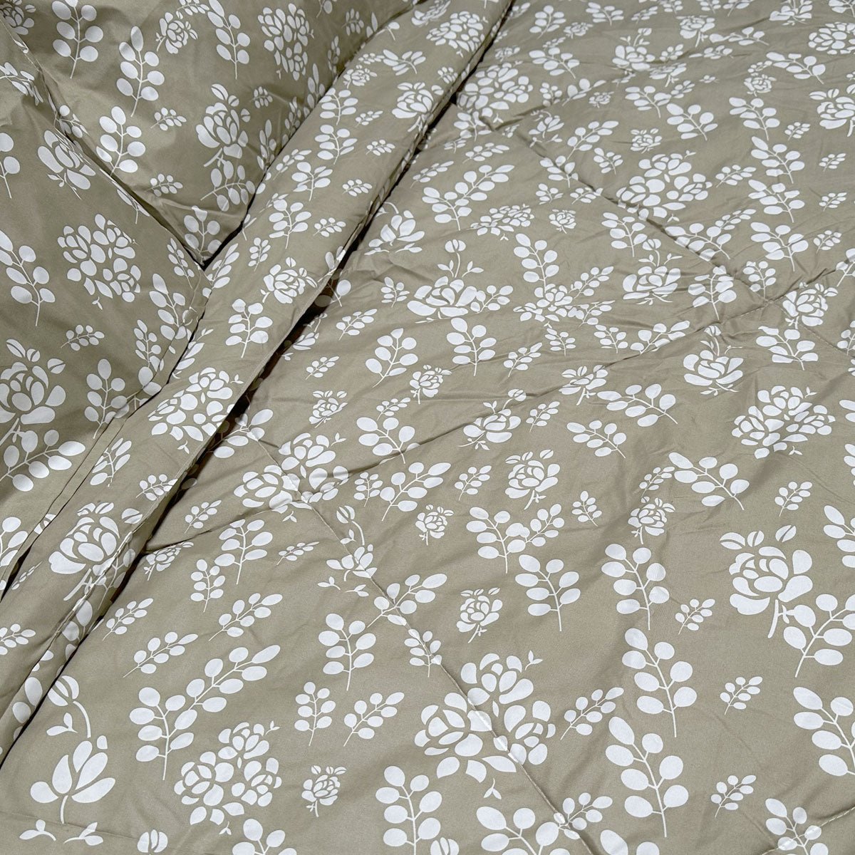 Hotel Living 3 Pce Light Weight Comforter Set Queen/King Corbett Floral Outlines - Home & Garden > Bedding - Bedzy Australia