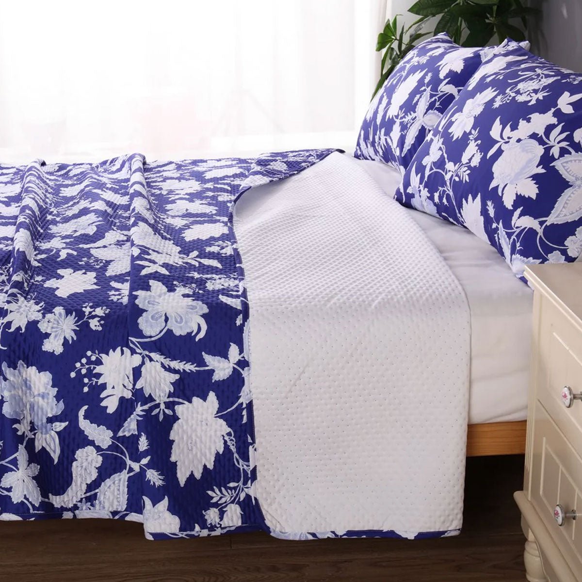 Spring Blue 3 Pcs Bamboo Blend Ultrosonic Reversible Comforter Set King - Home & Garden > Bathroom Accessories - Bedzy Australia